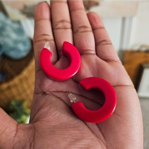 Retro Vintage Red Chunky Style Flat Hoop Statement Earrings. - Picture 10 of 15